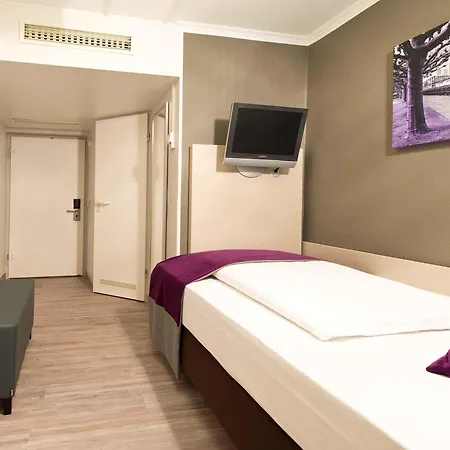 Hotel Leonardo Frankfurt Center 3*