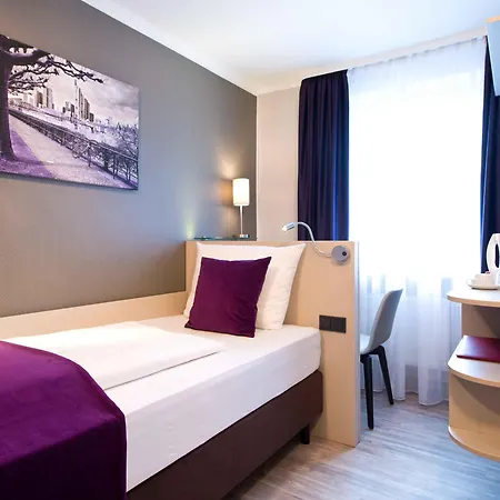 Hotel Leonardo Frankfurt Center 3*