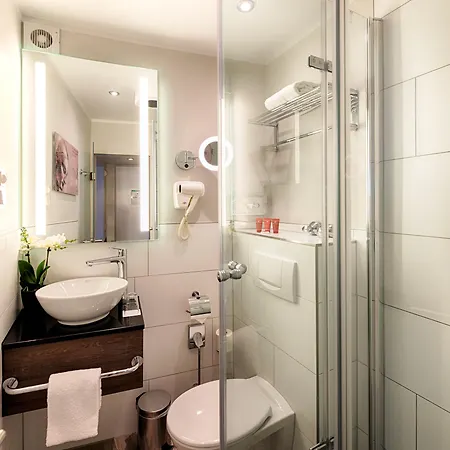 Hotel Leonardo Frankfurt Center 3*