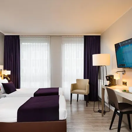 Hotel Leonardo Frankfurt Center 3*