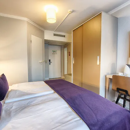 Hotel Leonardo Frankfurt Center 3*