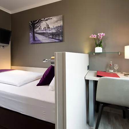 Leonardo Frankfurt Center Hotel 3*