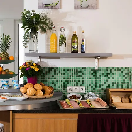 レオナルド シティ センター 3*