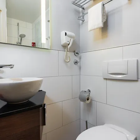 レオナルド シティ センター