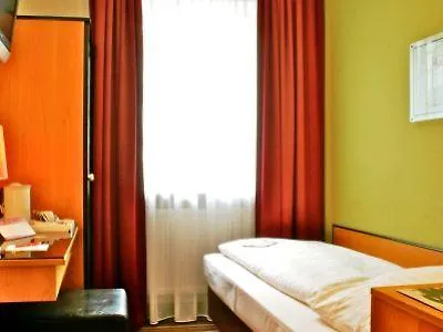 Leonardo Frankfurt Center 3*