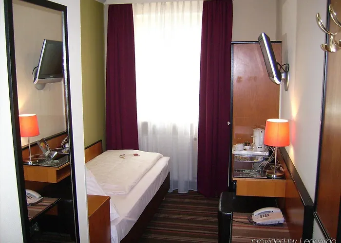 Leonardo Frankfurt Center 3*