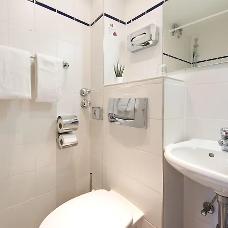 Leonardo Frankfurt Center 3*