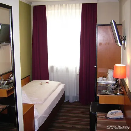 Leonardo Frankfurt Center 3*