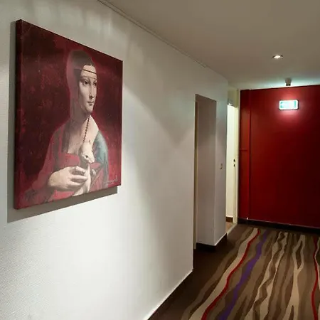 Leonardo Frankfurt Center מלון